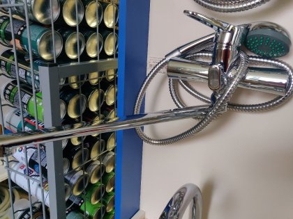 Смеситель для ванны с длинным поворотным изливом с лейкой  SL141-006E