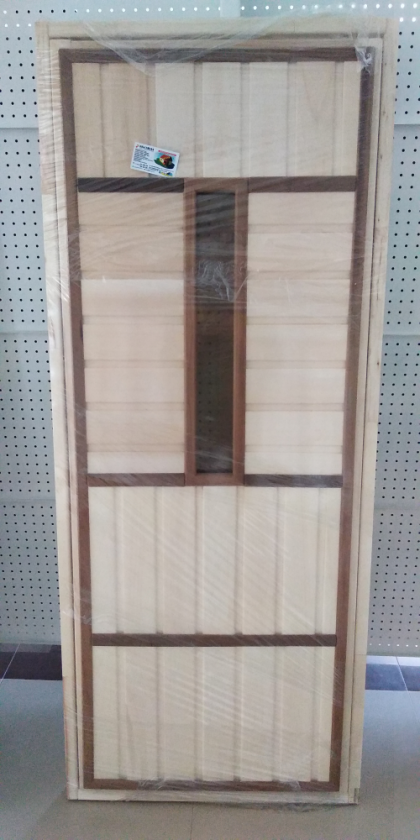 Дверь со стеклом для бани, 1700х700 ДОАТ, исп. № 3. Окошко посередине + оконтовка из термодревесены